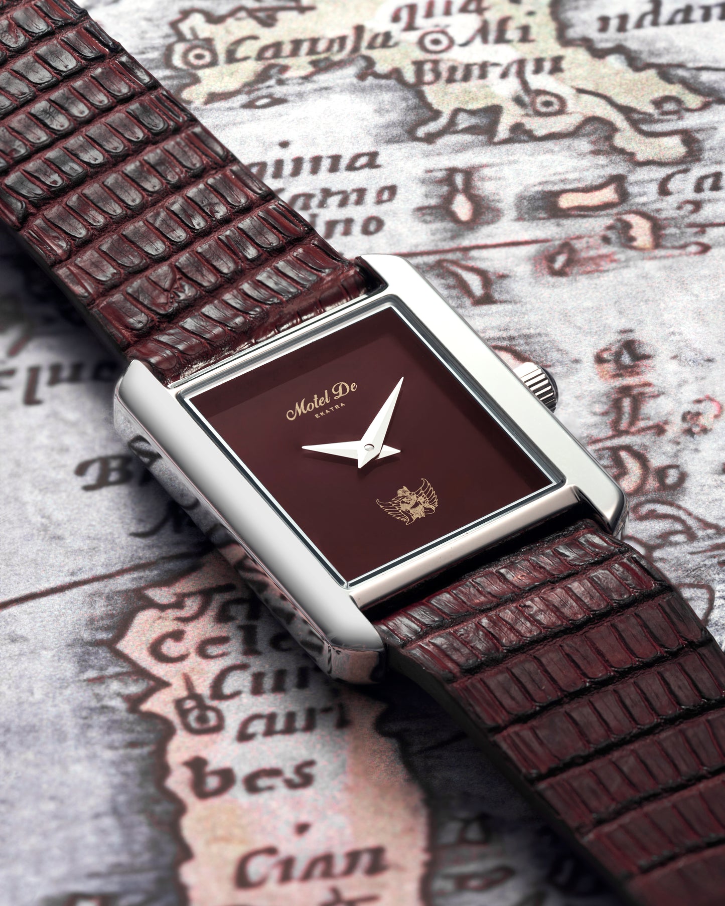 Motel De Ekatra Maroon